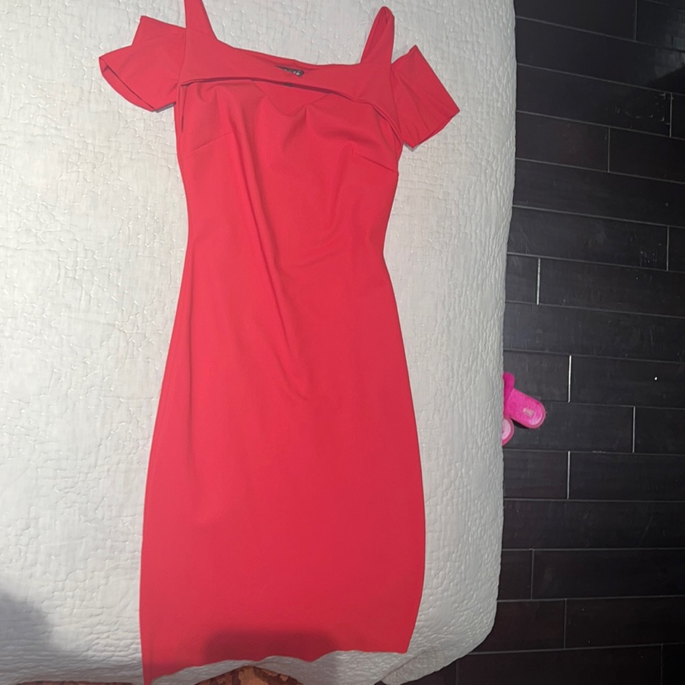 Size 42 (8). Italian dress designer. Red color